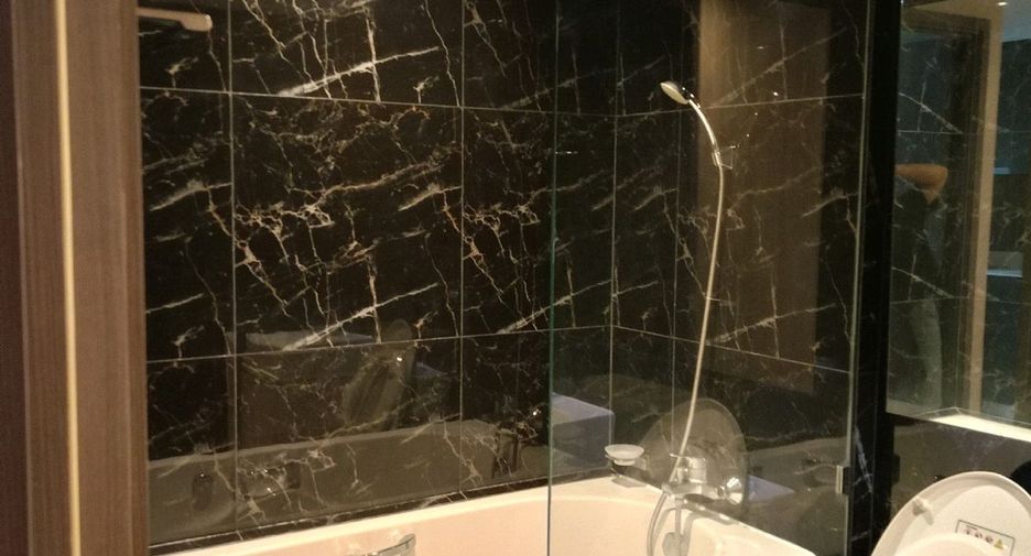 For rent 2 bedrooms condo in Bang Rak, Bangkok