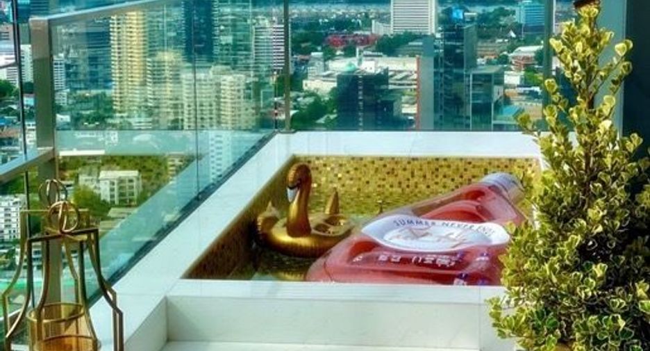For sale 2 bedrooms condo in Khlong Toei, Bangkok