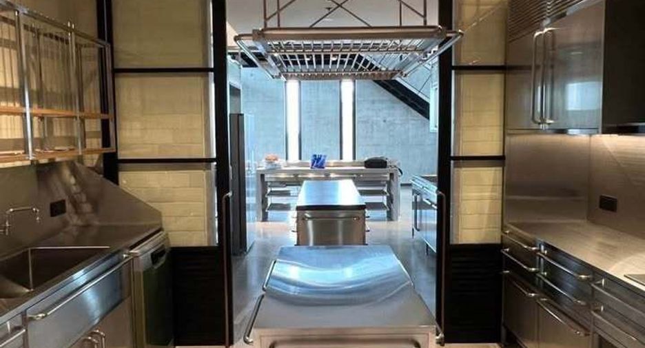 For rent 3 bedrooms condo in Yan Nawa, Bangkok