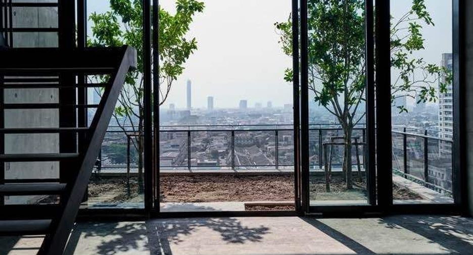 For rent 3 bedrooms condo in Yan Nawa, Bangkok