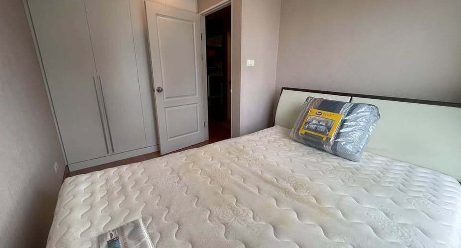 For rent 2 bedrooms condo in Huai Khwang, Bangkok