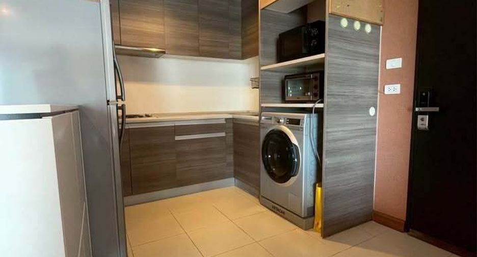 For rent 2 bedrooms condo in Huai Khwang, Bangkok