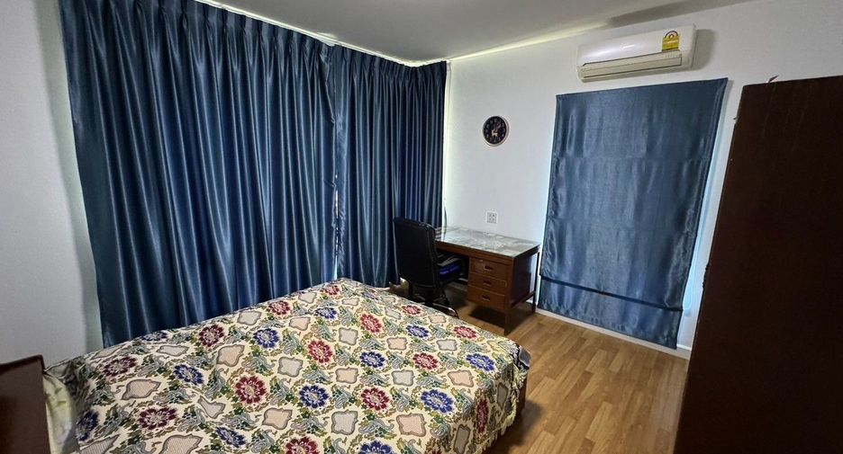For rent 5 bedrooms house in Watthana, Bangkok