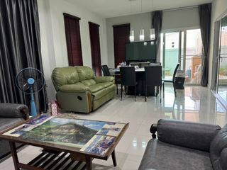 For rent 5 bedrooms house in Watthana, Bangkok