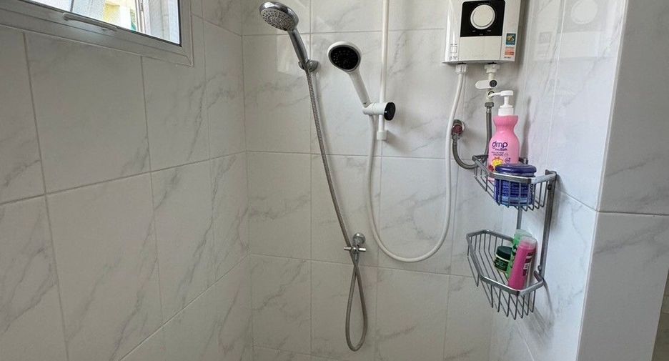 For rent 5 bedrooms house in Watthana, Bangkok
