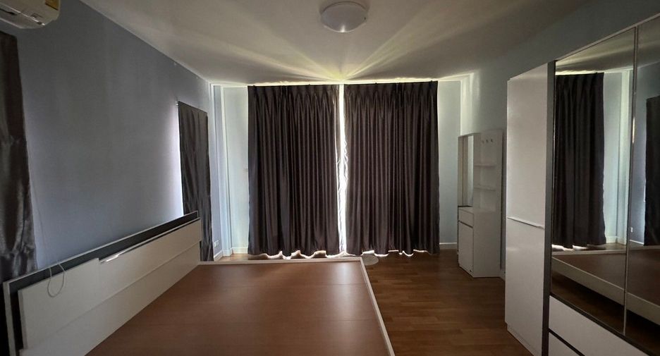 For rent 5 bedrooms house in Watthana, Bangkok