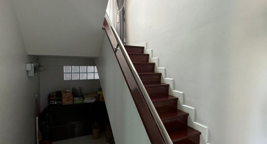 For rent 5 bedrooms house in Watthana, Bangkok
