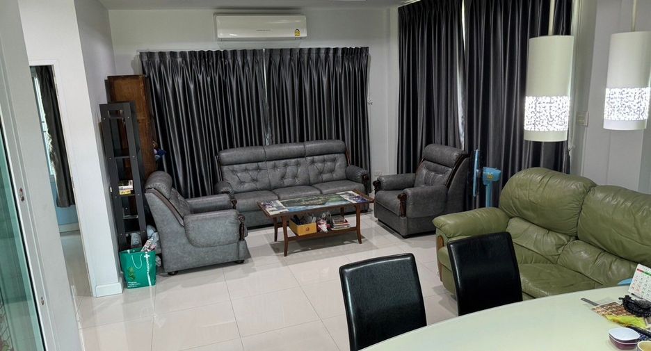 For rent 5 bedrooms house in Watthana, Bangkok