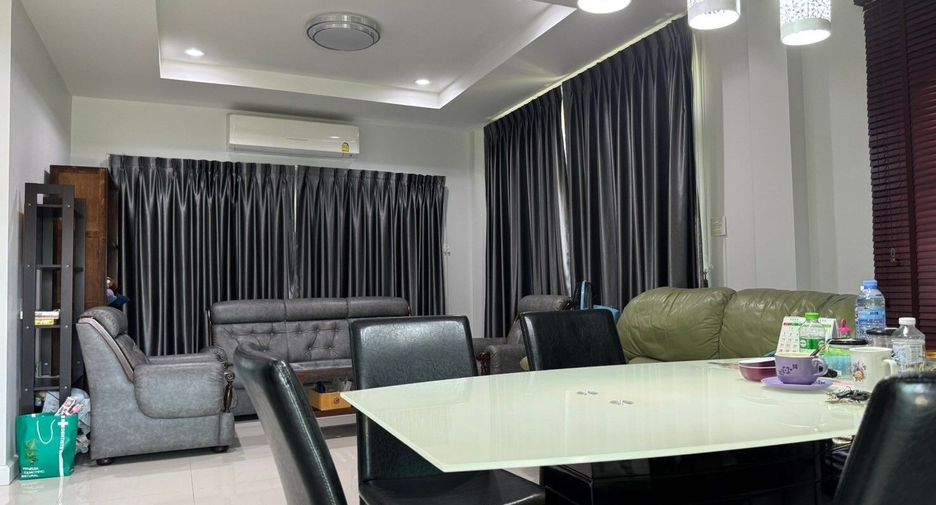 For rent 5 bedrooms house in Watthana, Bangkok