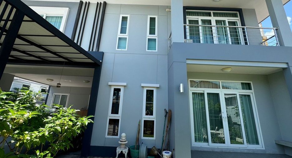For rent 5 bedrooms house in Watthana, Bangkok