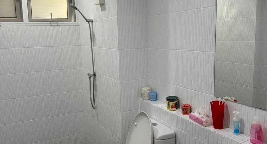 For rent 5 bedrooms house in Watthana, Bangkok