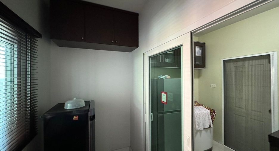For rent 5 bedrooms house in Watthana, Bangkok