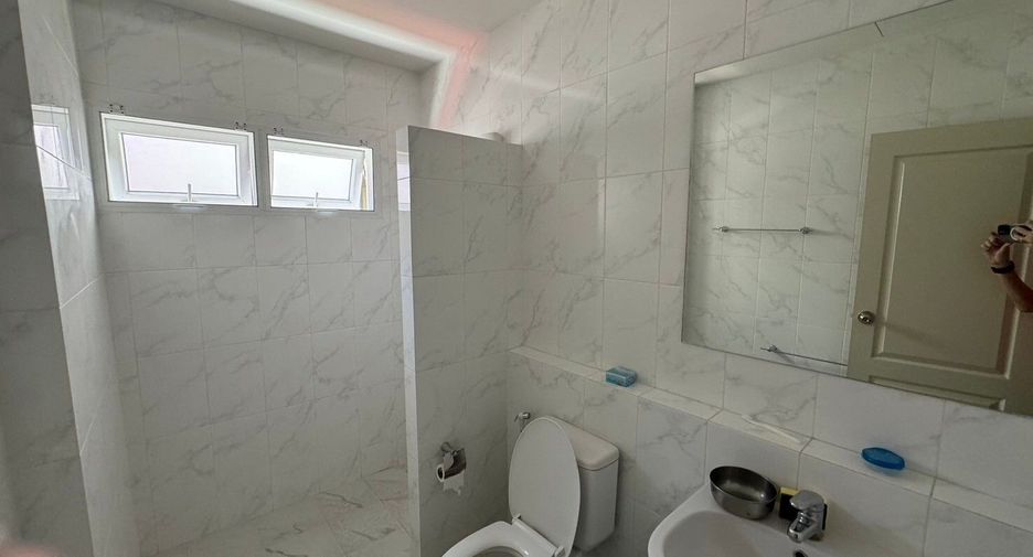 For rent 5 bedrooms house in Watthana, Bangkok
