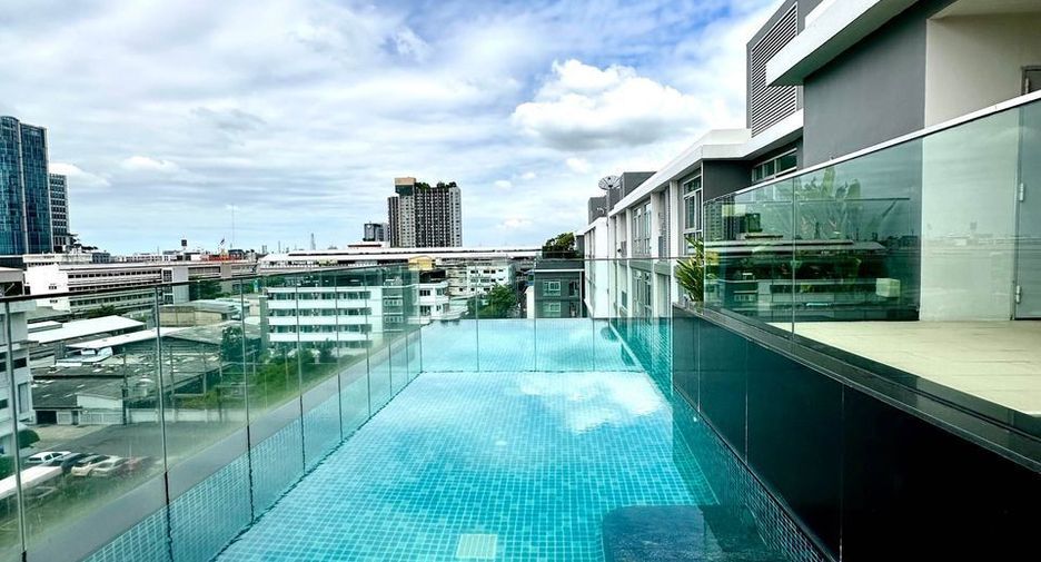 For rent studio condo in Phra Khanong, Bangkok