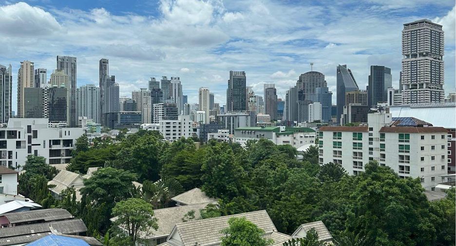 For rent 2 bedrooms condo in Khlong Toei, Bangkok