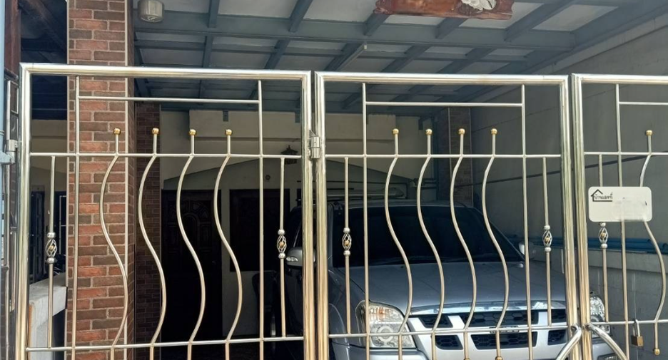 For sale 2 bedrooms townhouse in Min Buri, Bangkok