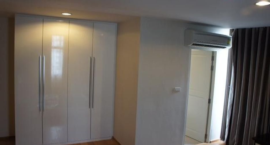 For rent 3 bedrooms condo in Khlong Toei, Bangkok