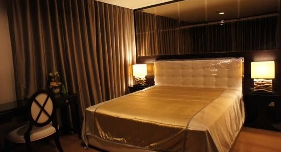 For rent 3 bedrooms condo in Khlong Toei, Bangkok