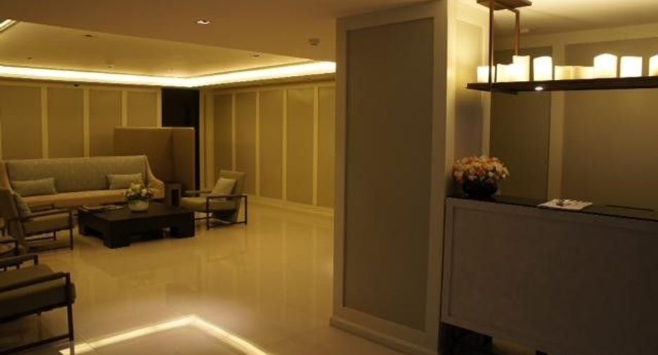 For rent 3 bedrooms condo in Khlong Toei, Bangkok