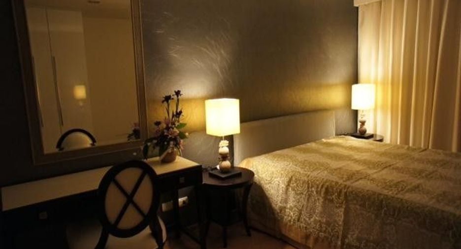 For rent 3 bedrooms condo in Khlong Toei, Bangkok
