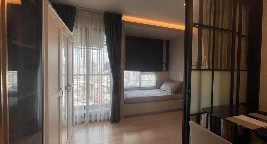 For rent 2 bedrooms condo in Pathum Wan, Bangkok