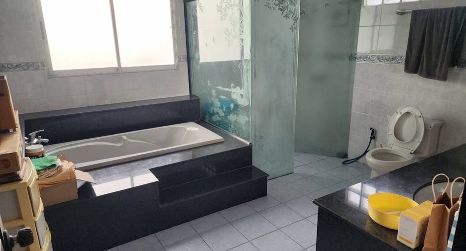 For sale 13 bedrooms retail Space in Sattahip, Chonburi