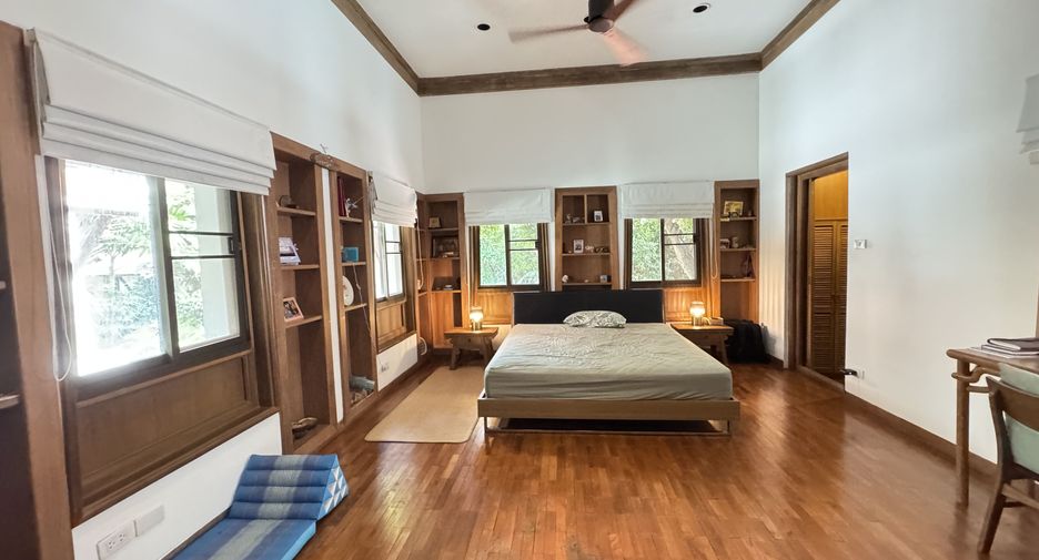 For rent 3 bedrooms house in Watthana, Bangkok
