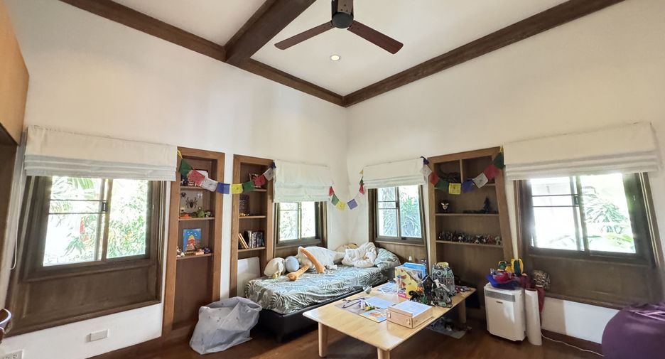 For rent 3 bedrooms house in Watthana, Bangkok