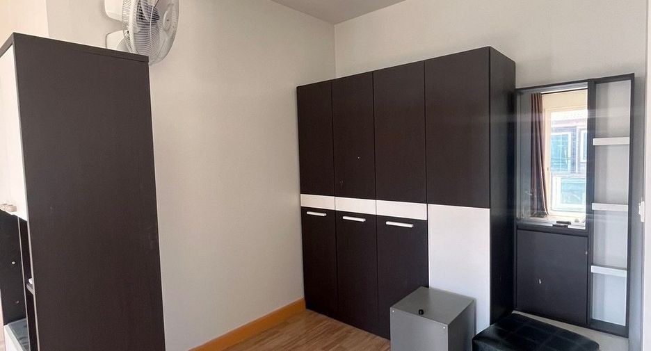 Casa en alquiler de 4 habitaciones en Prawet, Bangkok