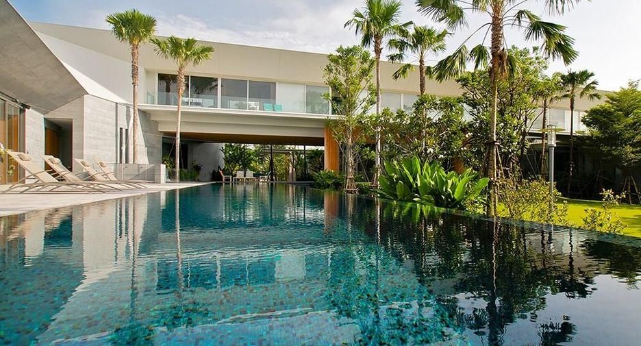 For sale 5 bedrooms house in Bang Kapi, Bangkok