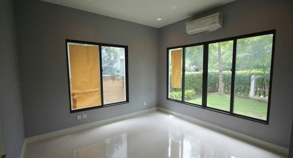 For sale 5 bedrooms house in Bang Kapi, Bangkok