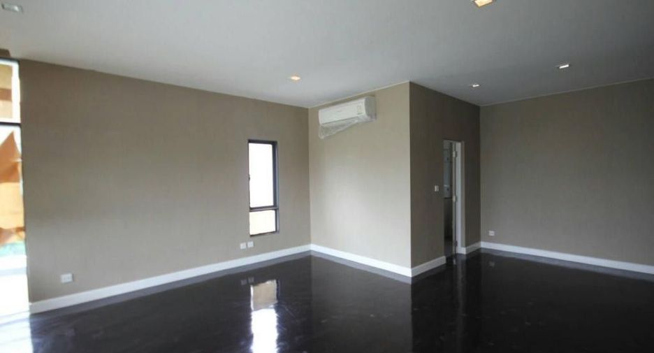 For sale 5 bedrooms house in Bang Kapi, Bangkok