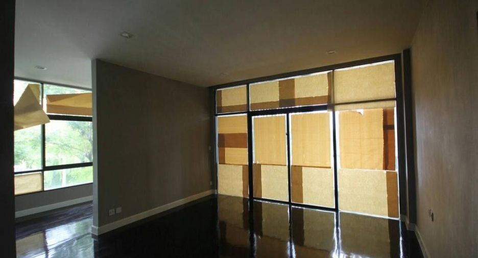 For sale 5 bedrooms house in Bang Kapi, Bangkok