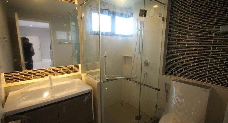 For sale 5 bedrooms house in Bang Kapi, Bangkok
