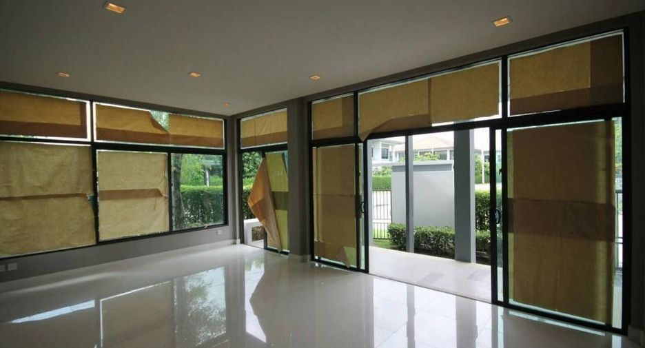 For sale 5 bedrooms house in Bang Kapi, Bangkok