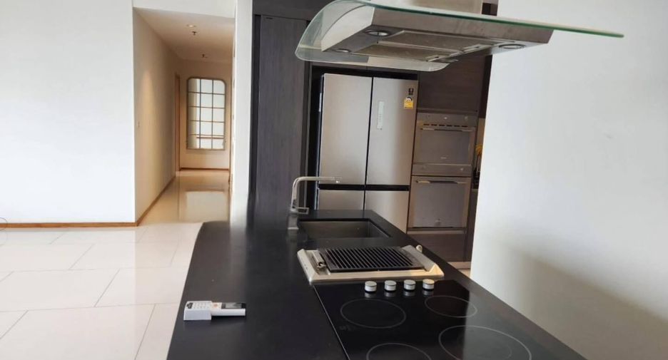 For rent 3 bedrooms condo in Khlong Toei, Bangkok