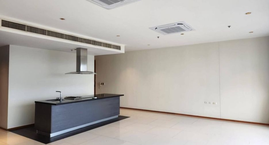 For rent 3 bedrooms condo in Khlong Toei, Bangkok