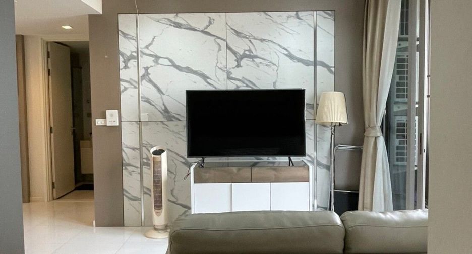 For rent 2 bedrooms condo in Sathon, Bangkok