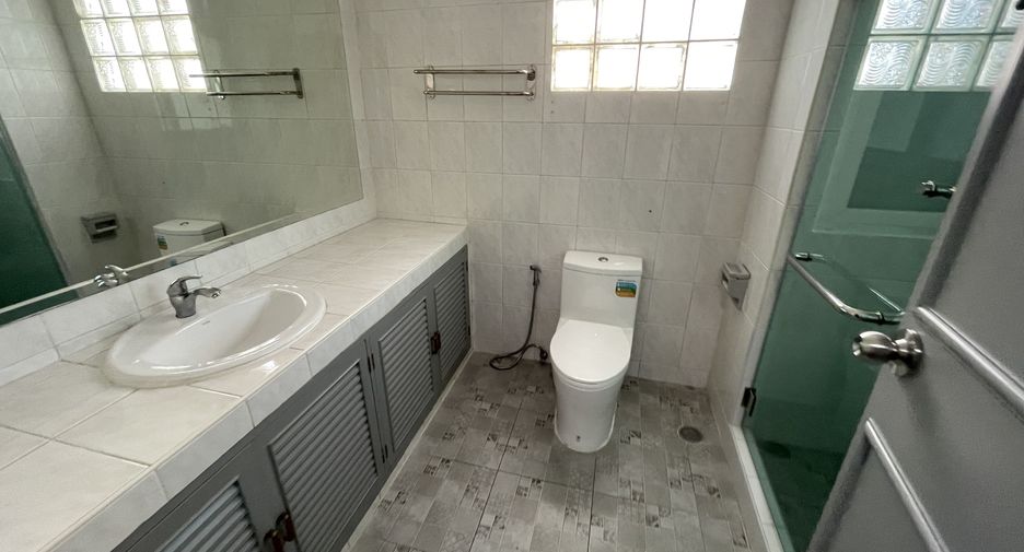 Apartment zur Miete mit 4 Zimmer in Watthana, Bangkok