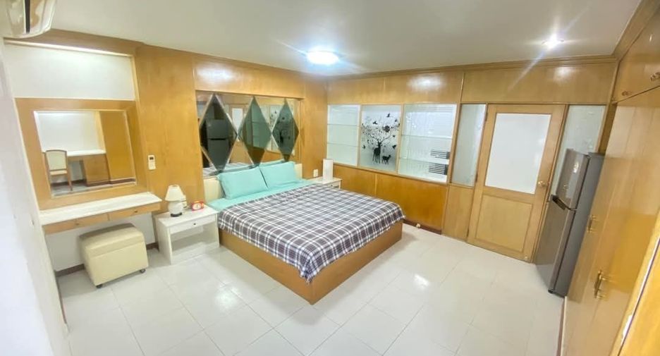 For rent 1 bed condo in Watthana, Bangkok