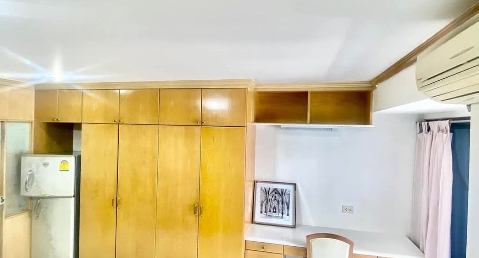 For rent 1 bed condo in Watthana, Bangkok