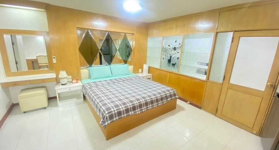 For rent 1 bed condo in Watthana, Bangkok