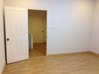 Reihenhaus zum Kauf mit 2 Zimmer in Si Racha, Chonburi
