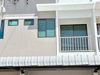 出售 2 卧室 联排别墅 在 Si Racha, Chon Buri