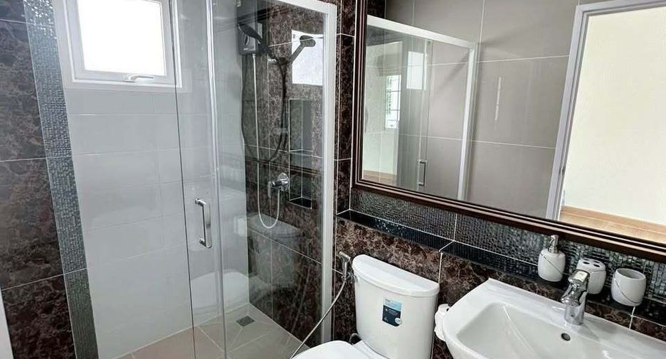 For rent 4 bedrooms house in Mueang Samut Prakan, Samut Prakan