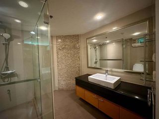For sale 2 bedrooms condo in Huai Khwang, Bangkok