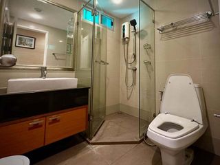 For sale 2 bedrooms condo in Huai Khwang, Bangkok