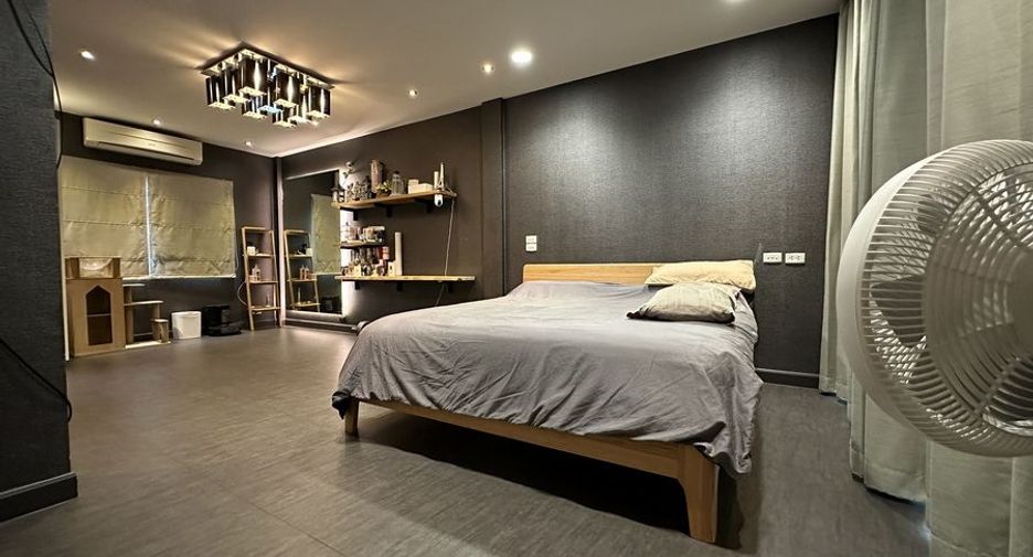 Reihenhaus zum Kauf mit 1 Zimmer in Bang Khun Thian, Bangkok