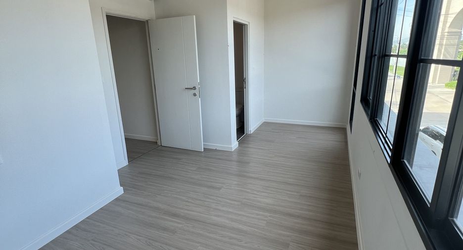 For sale 3 bedrooms townhouse in Bang Phli, Samut Prakan