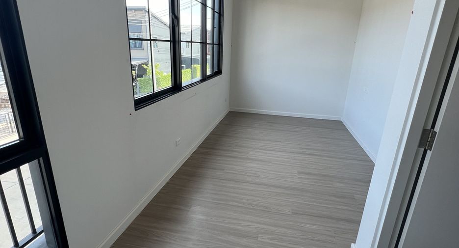 For sale 3 bedrooms townhouse in Bang Phli, Samut Prakan
